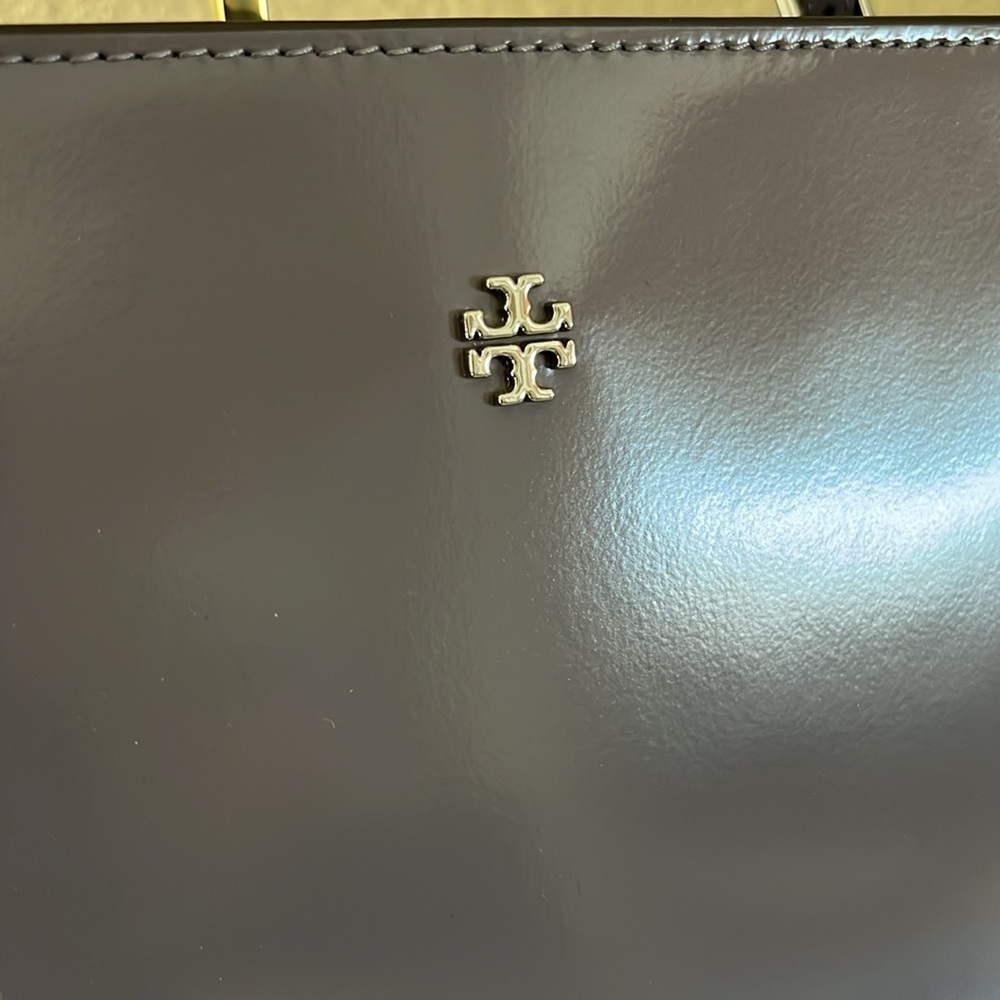 NWT Tory Burch Emerson Patent Leather Tote Bag in Grey – Sleek & Professional - Picture 11 of 14